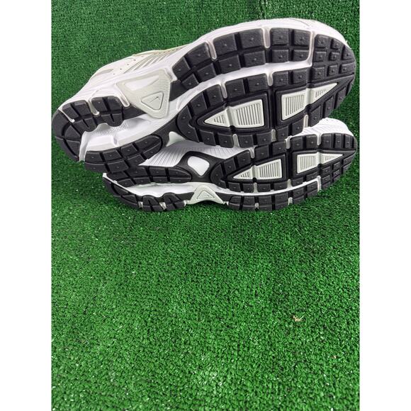 Athletic_Shoes